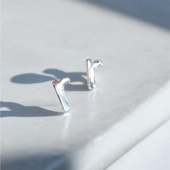 Sterling Silver Initial ‘r’ Stud Earrings - Picture 8 of 8